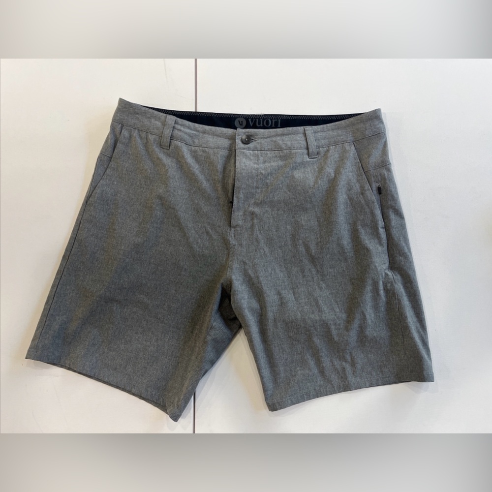 SOLD Vuori Aim Shorts Chino Gray Stretch Golf Lightweight Inseam 8 Men’s 38